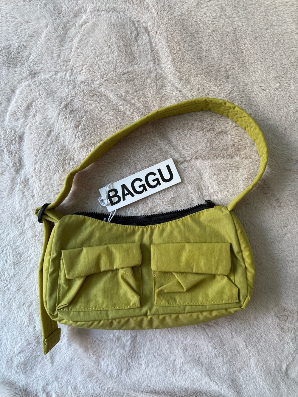 NWT BAGGU Cargo Shoulder Bag Lemongrass